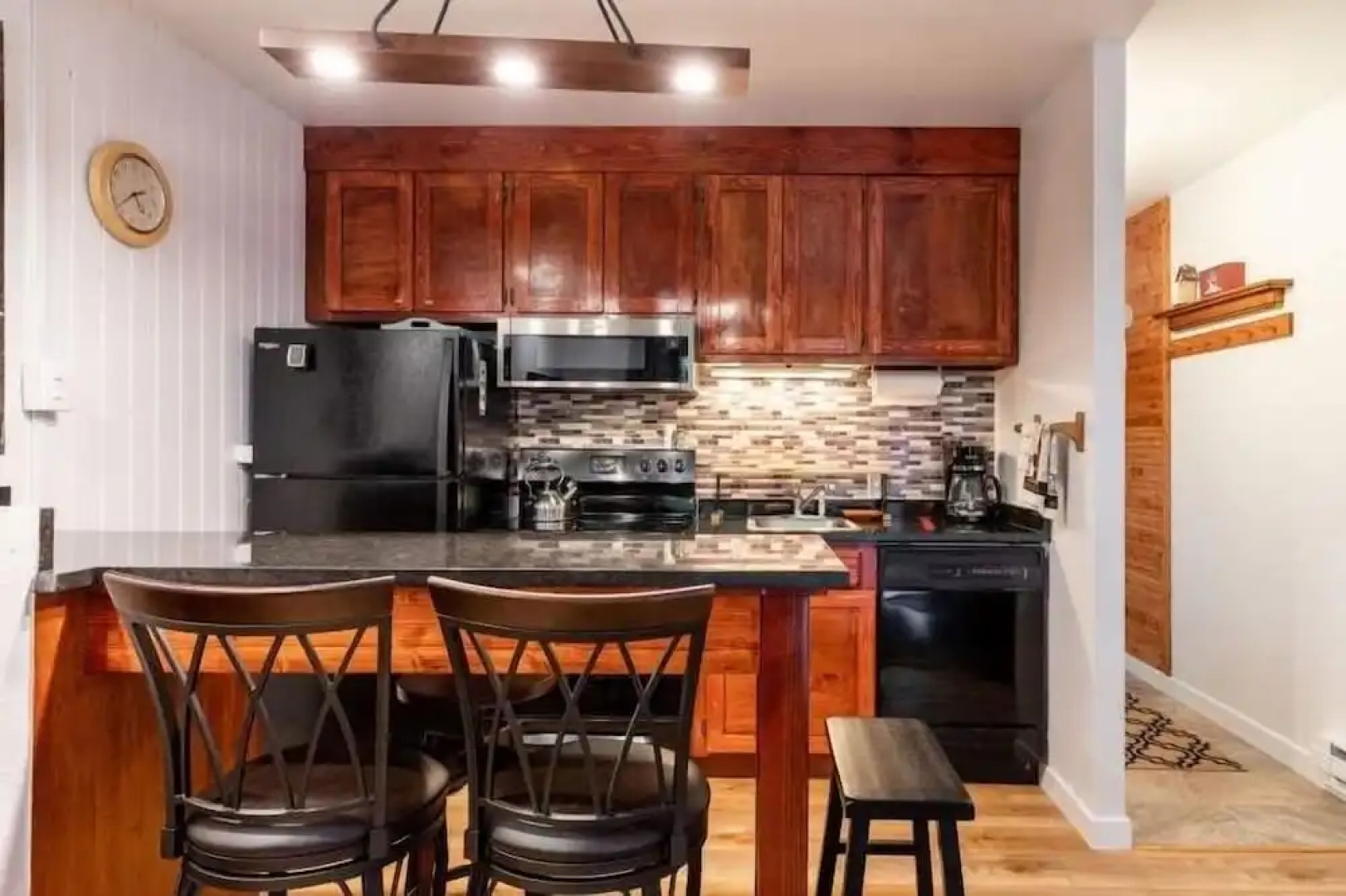 Vantage Point Apartments with easy Access to Gondola by RedAwning