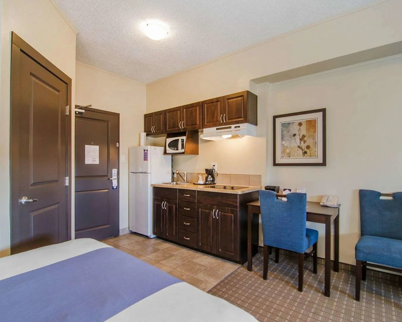 Kindersley All Suites Hotel
