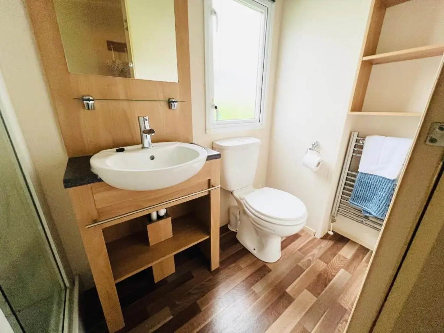 Luxury 2 Bedroom Caravan LG39, Shanklin, Isle of Wight