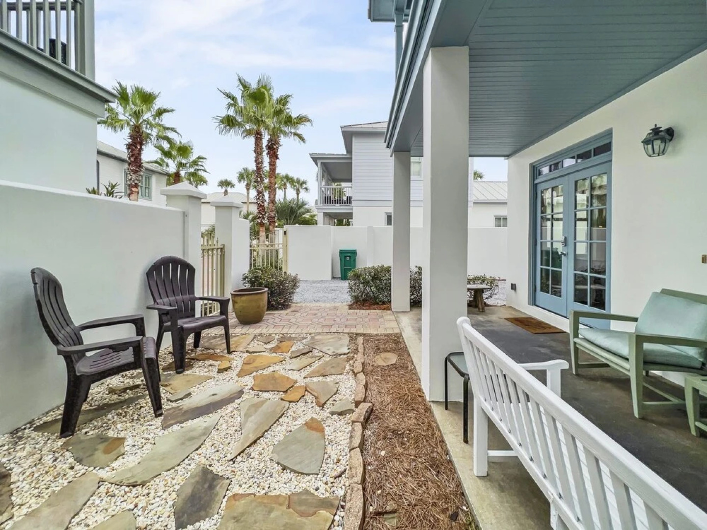 Mare E Sole 2 Bedroom Home by RedAwning