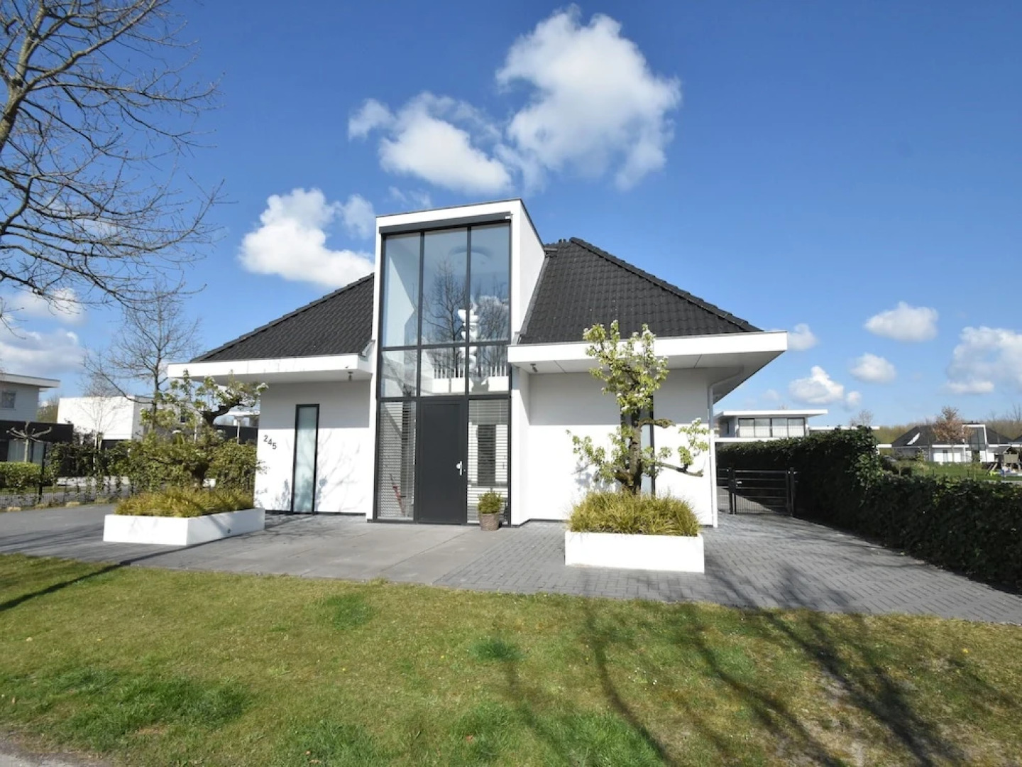 Modern 6-person Villa in a Quiet Spot in the Middle of Nature