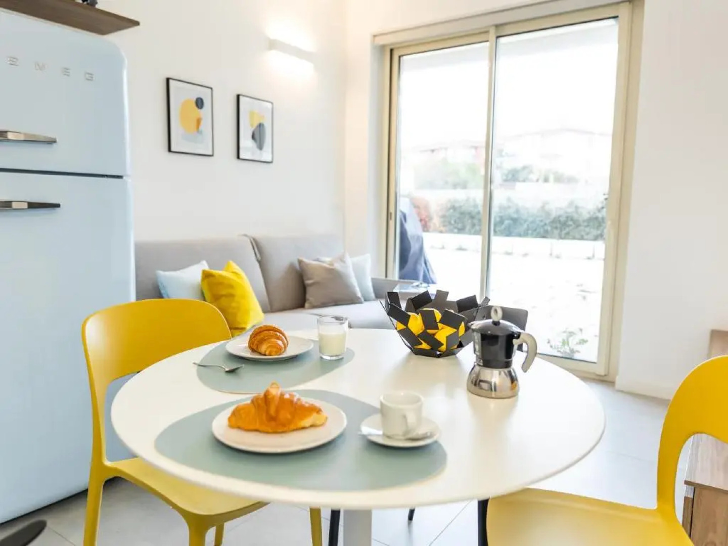 Leonardo - swimming pool and wide patio with barbecue