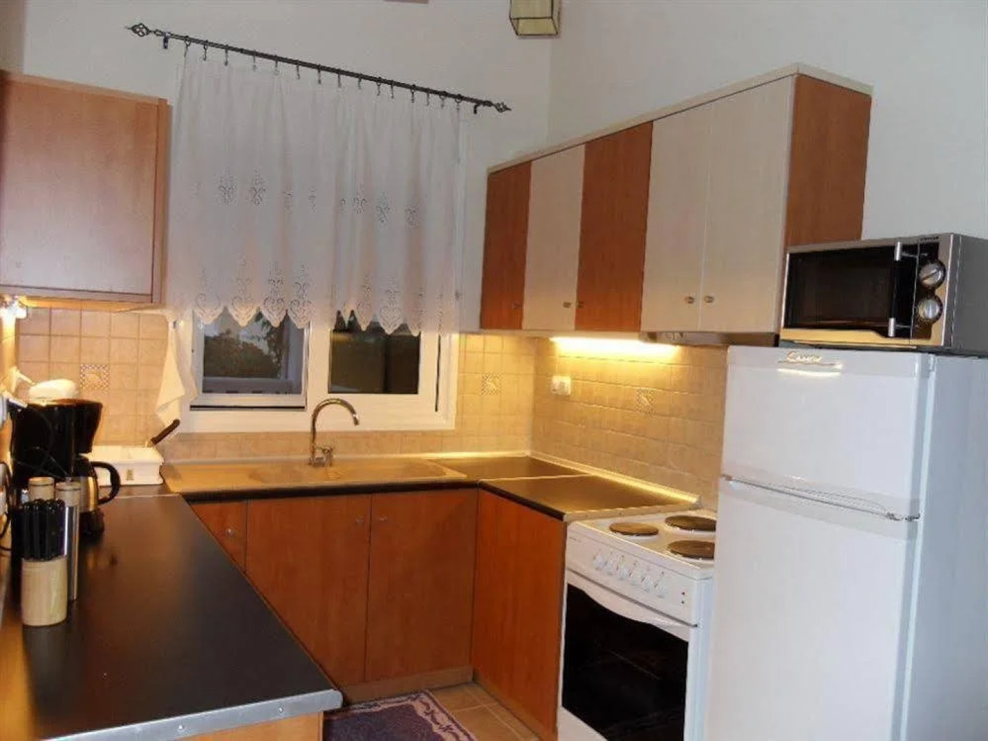 Omorfi Poli Holiday Apartment