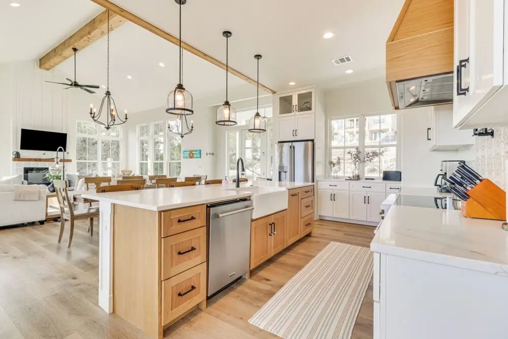 Walk to Beach: Farmhouse w Lake Travis Views