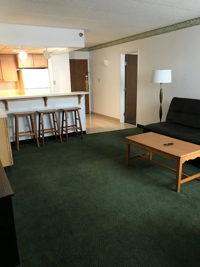 Clive Hotel & Suites