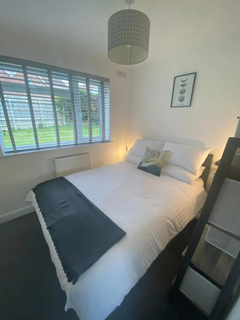 Beau - Brambles Chine, Colwell Bay - 5 star WiFi - Short walk to The Hut and beach - 1 night stays available