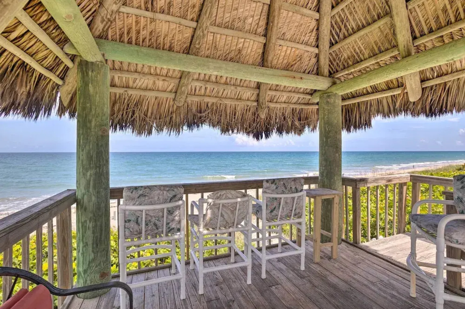 Boat Lovers Paradise: Walk to Private Beach!