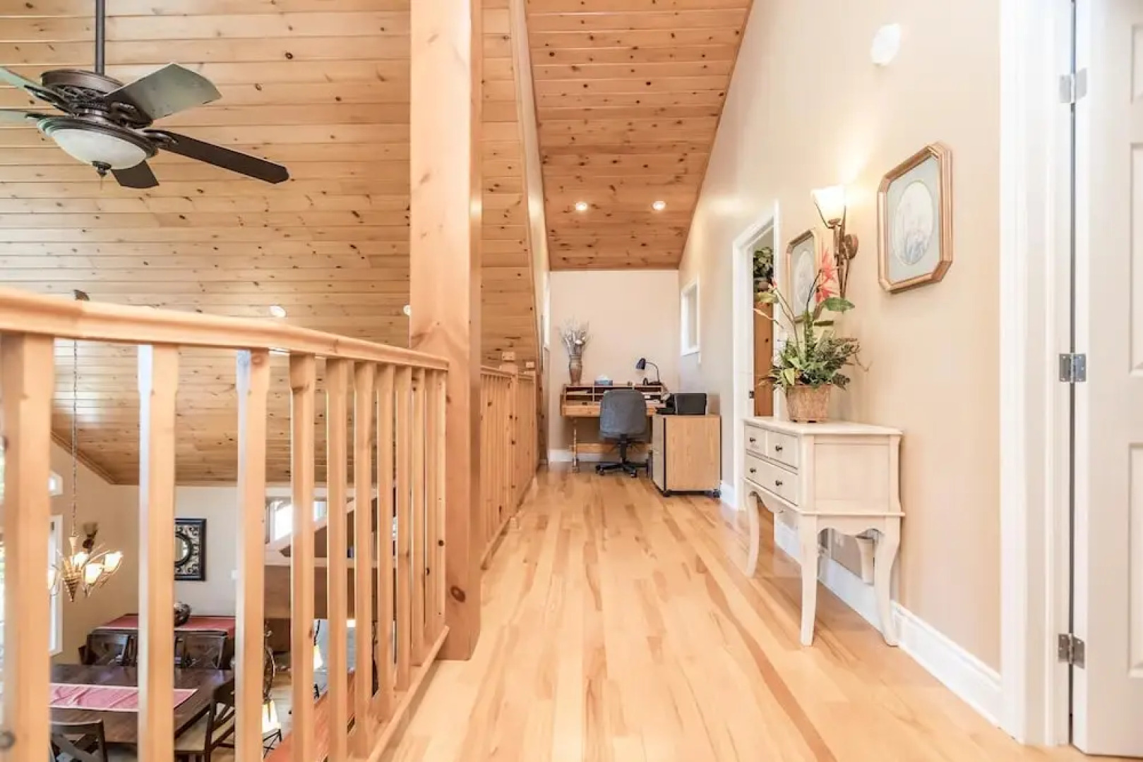 Stewart Lake Retreat A Gorgeous Beachfront Lakehouse With all the Bells & Whistles!