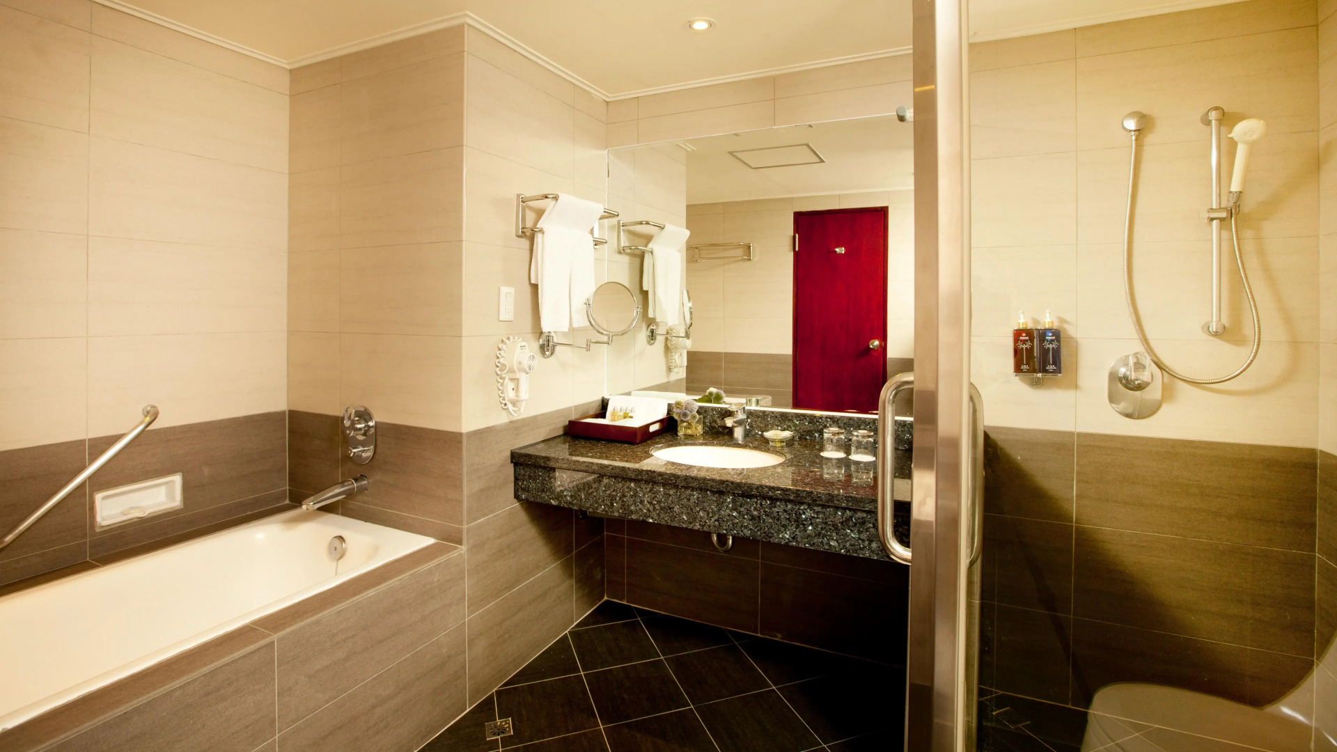 Howard Kenting Wonder House