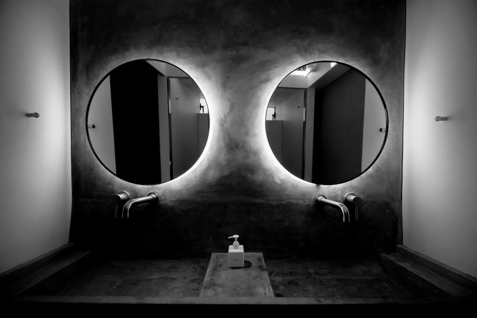 SLEEEP - Capsule Hotel