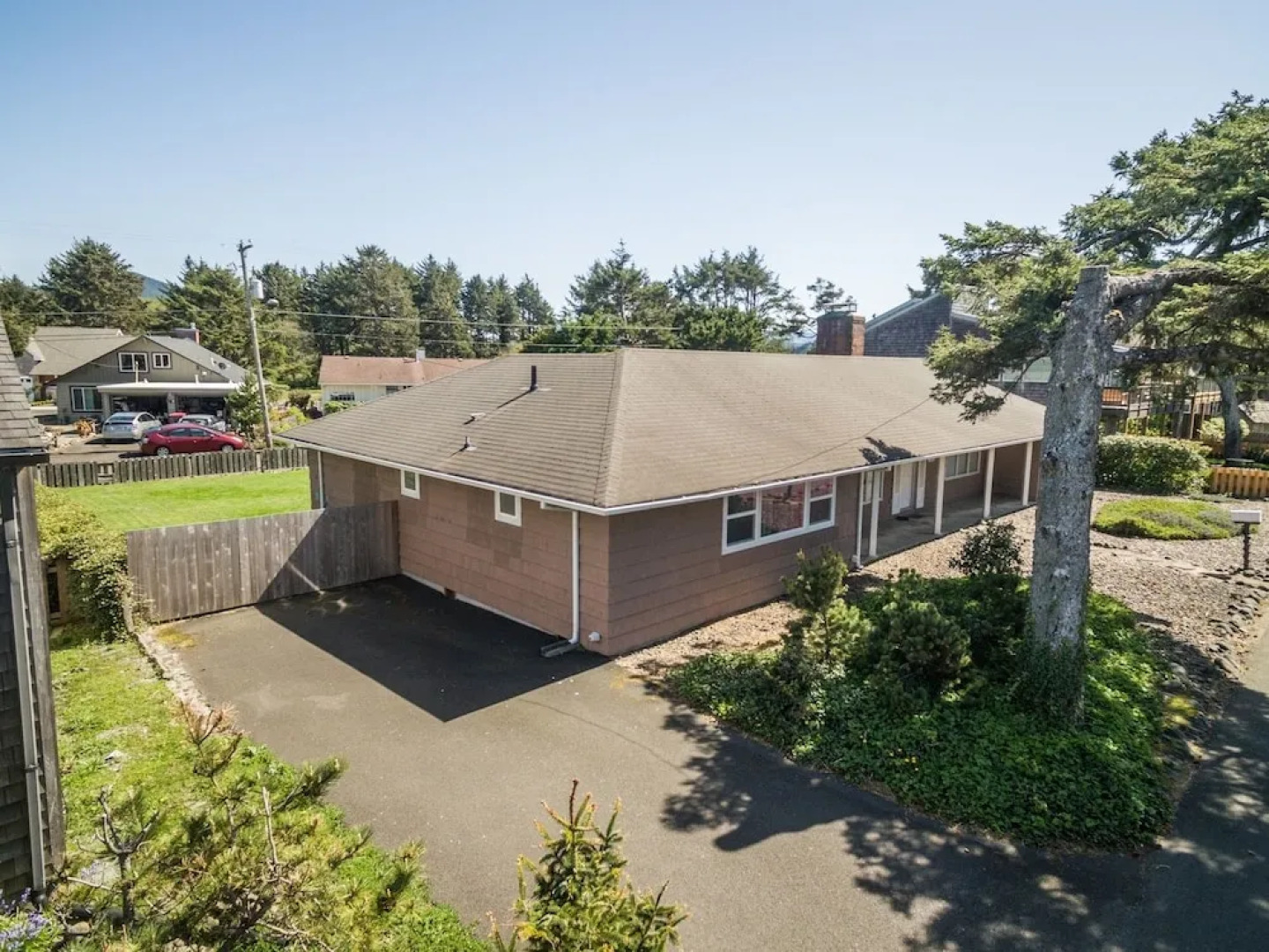 Surfers Cove 3 Br home by RedAwning