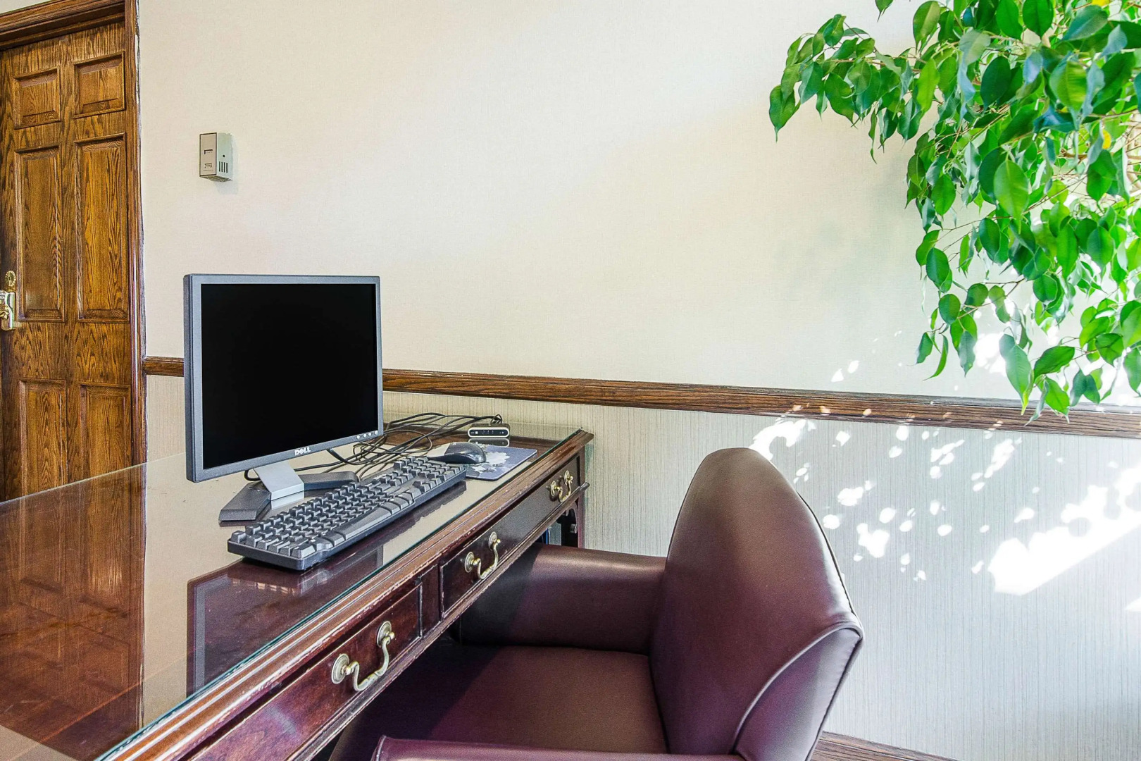 Econo Lodge Inn & Suites Southwest