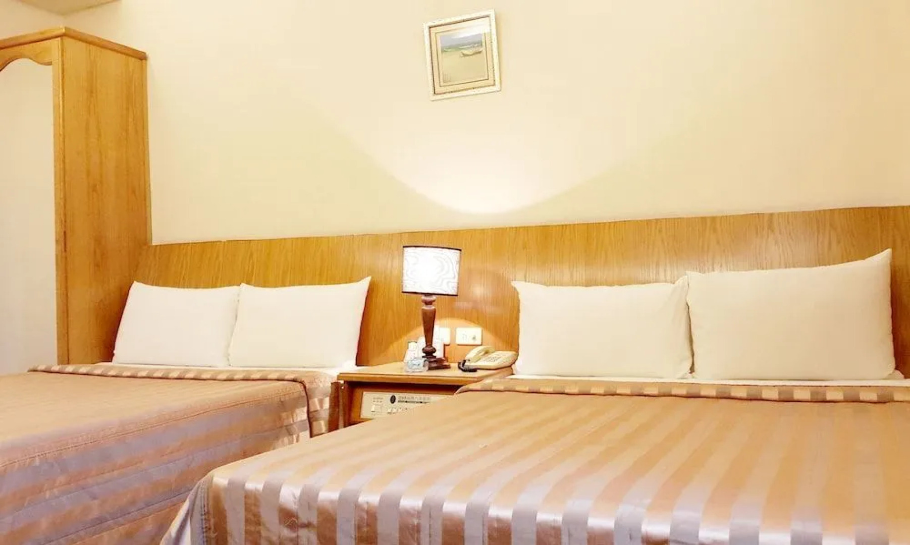 Yifeng Business Motel