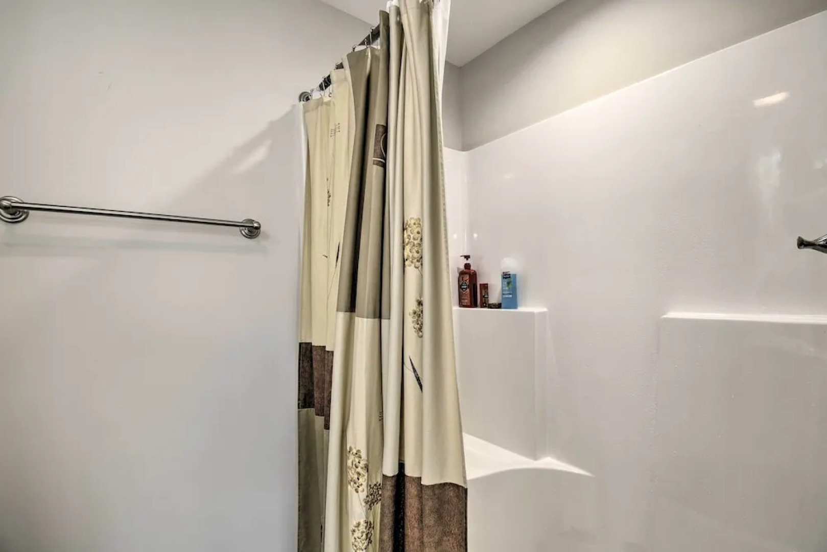 3 Mi to Golf: Loris Home w/ Big Private Yard!