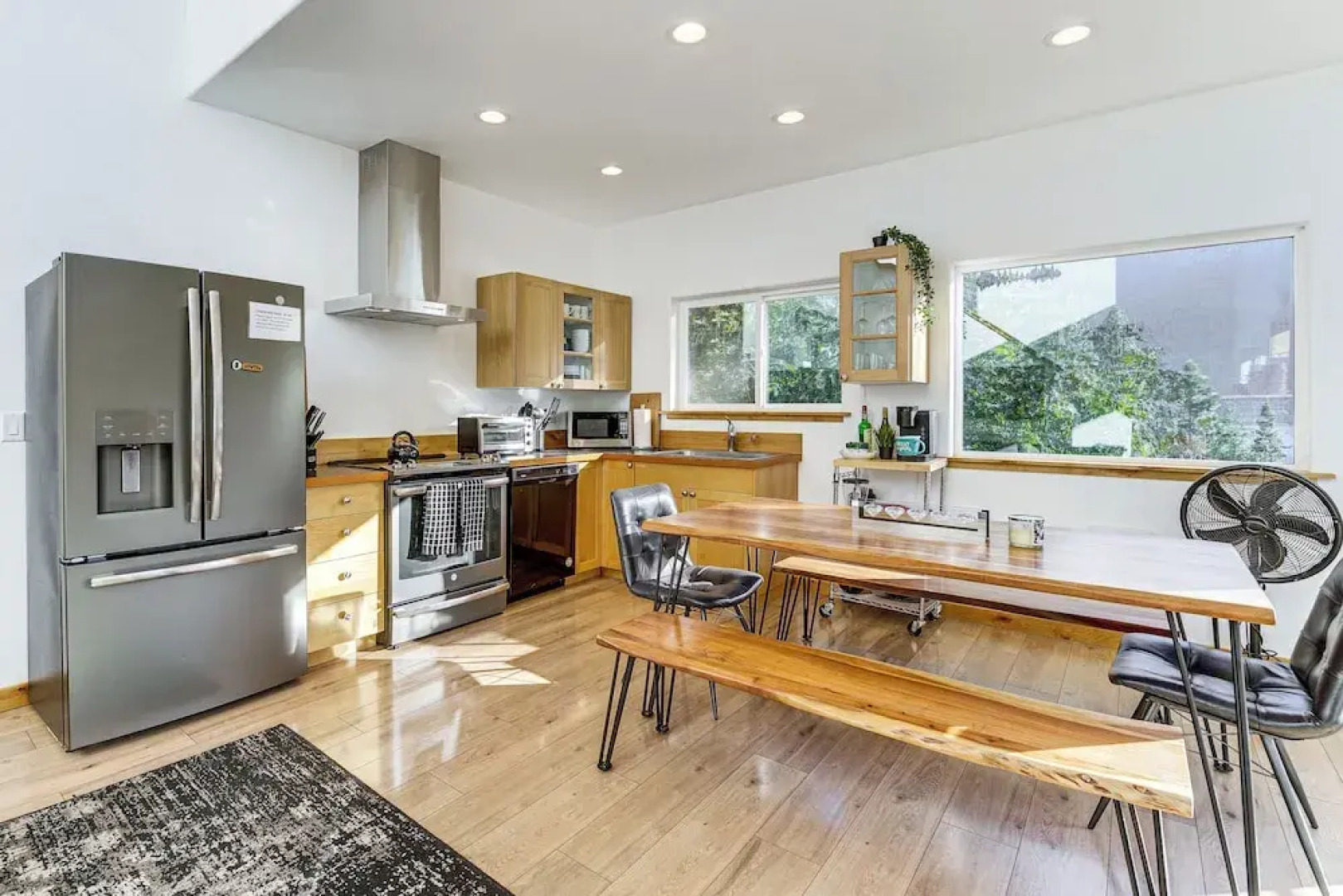 Lake Wenatchee Getaway w/ Water & Mountain Views!