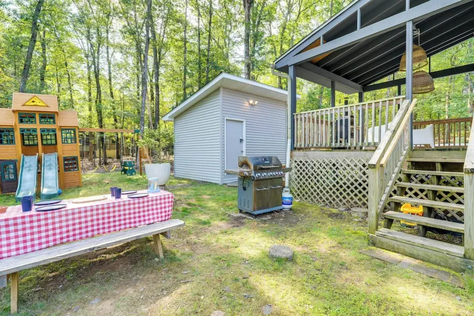 Private Yard, Playset: Family Home in Penn Estates