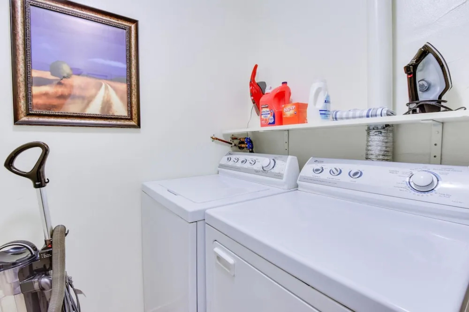 Waters Edge Jewel w/ Lake Views HOA Access!