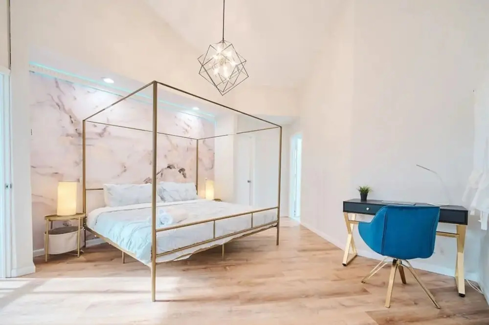 Luxury Family Escape Hottub/sauna/billiard/pool 4 Bedroom Home by RedAwning