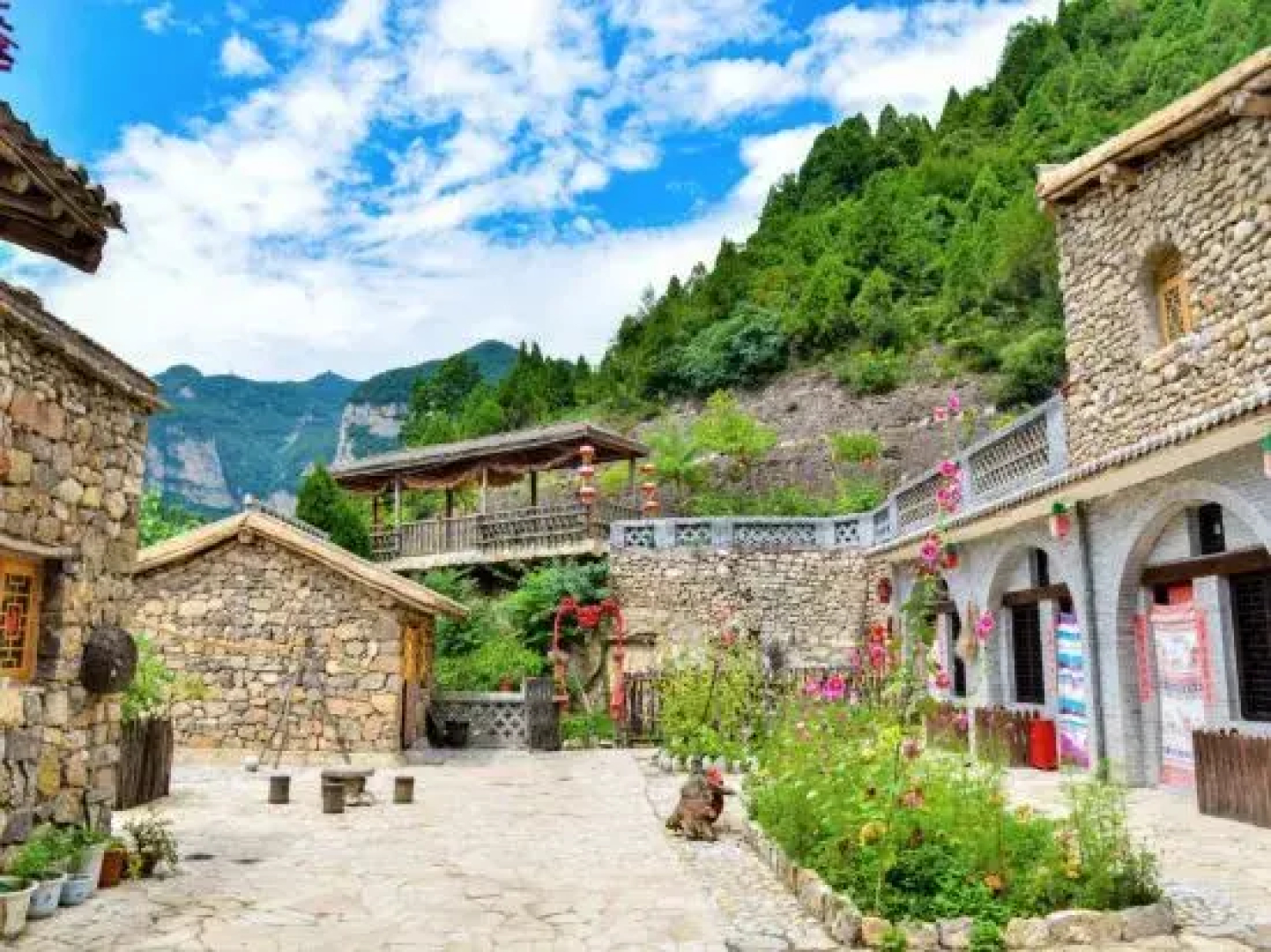Mount Yunqiu Yaodong Courtyard