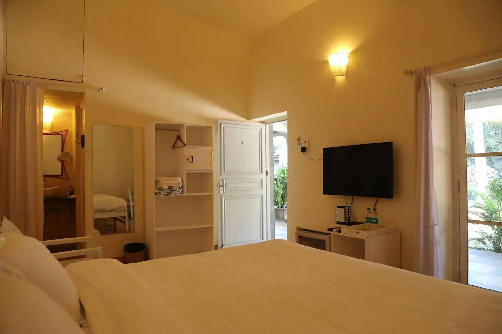 Shantie Shakthi Vagator Resort with Swimming Pool