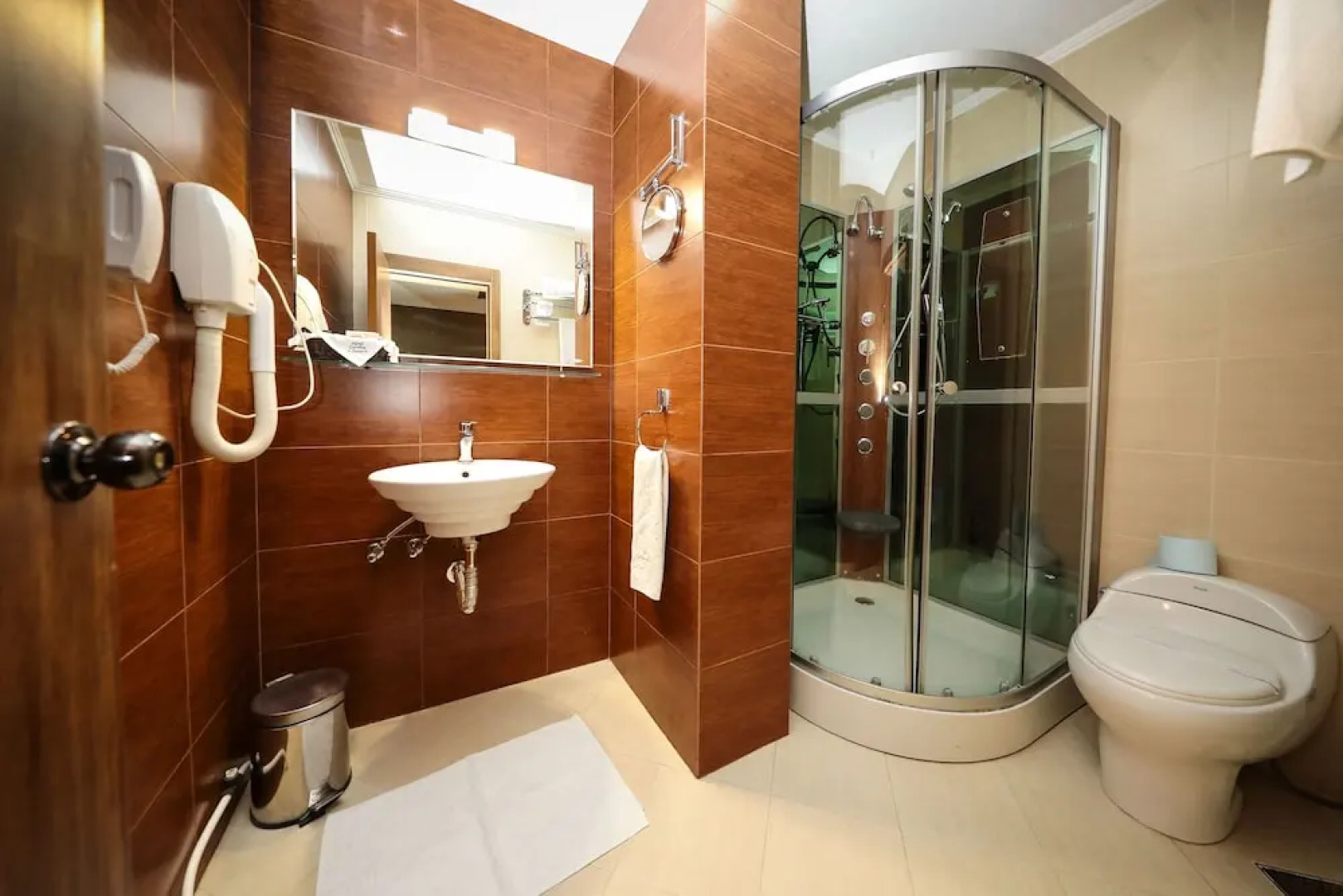 Hotel Çarshia e Jupave