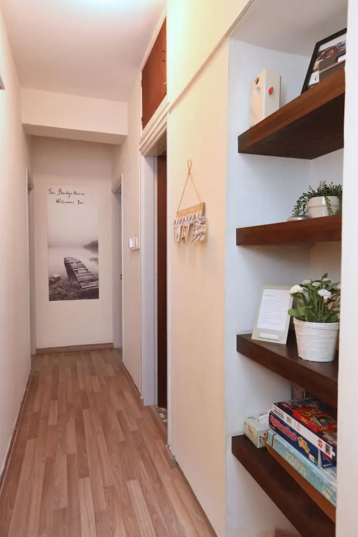 The Bridge-House Apartment