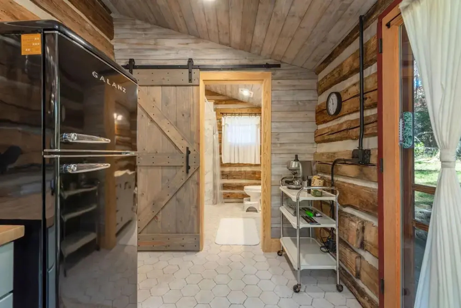 Historic Log Cabin Quiet Return to Simpler Days