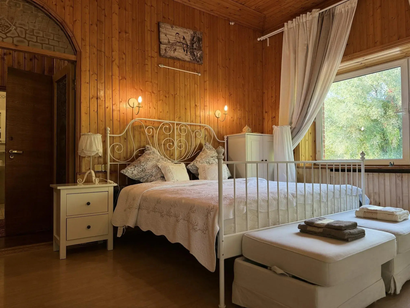 Коттеджи в деревне Грибки