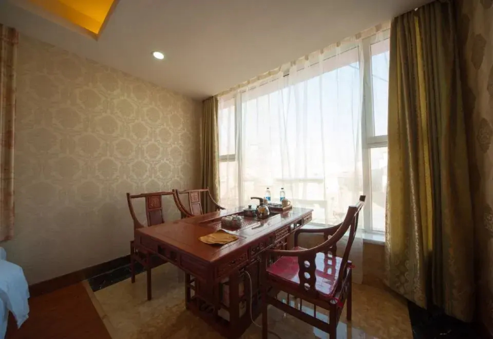 Huarong Apartment Hotel