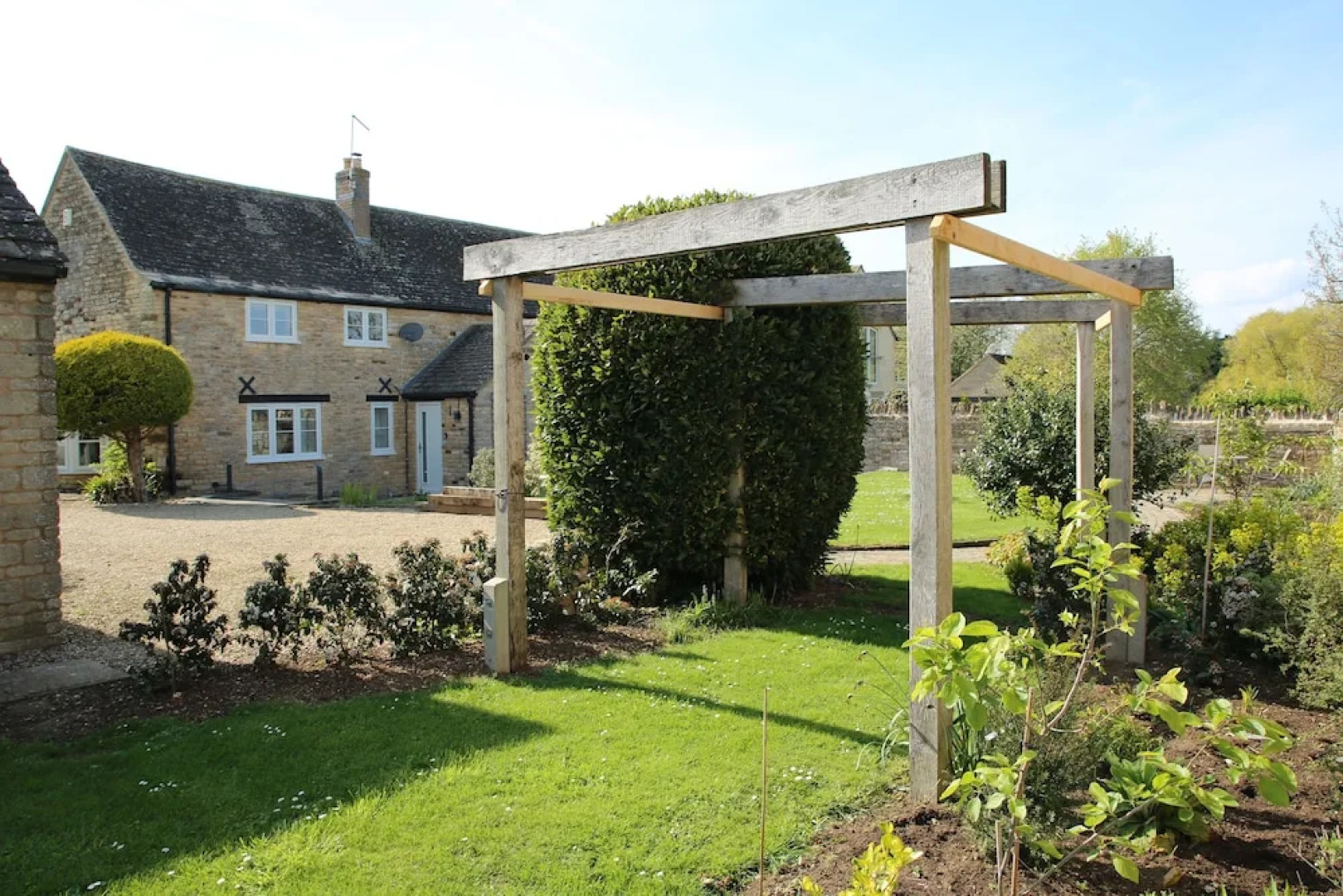 Remarkable 3-bed House in Easton-on-the-hill