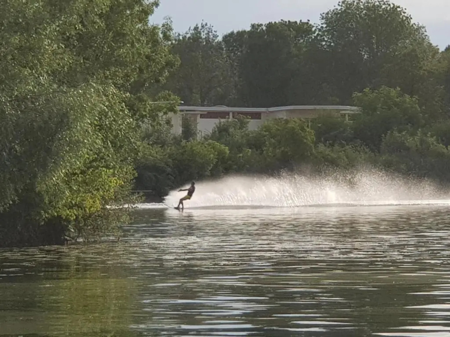 Cottage insolite option jacuzzi Seurre proche Beaune vue panoramique sur l'eau