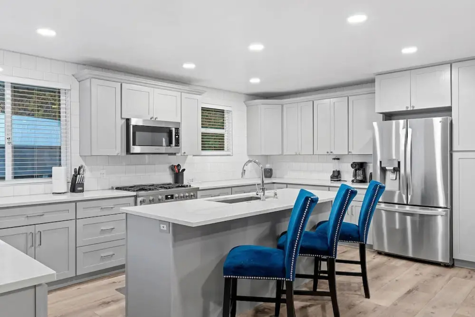 Ski Lover's Paradise: 7br Villa Near Top Resorts 7 Bedroom Home by RedAwning