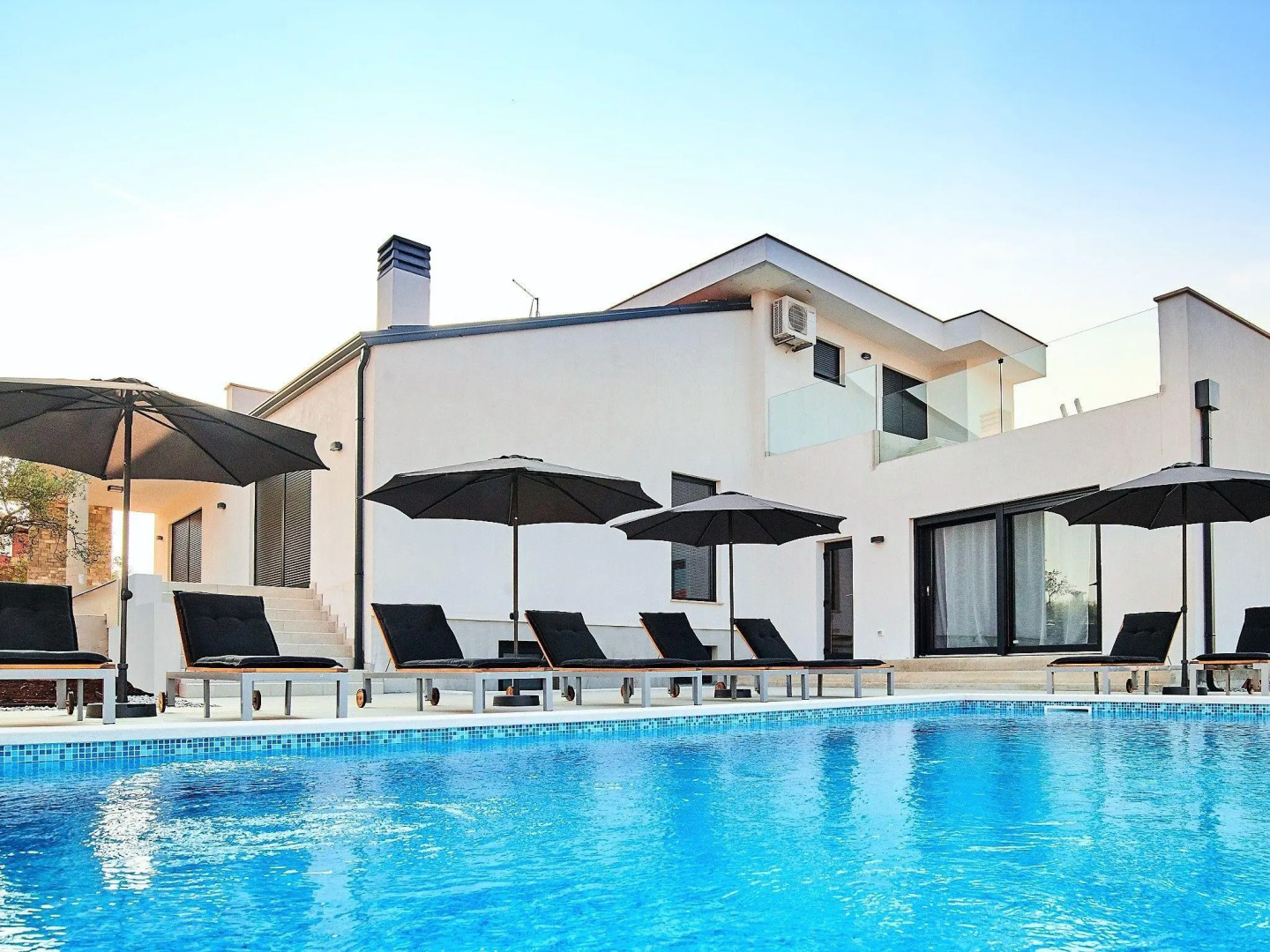 Beautifully decorated villa with pool ideal for vacation with your family.