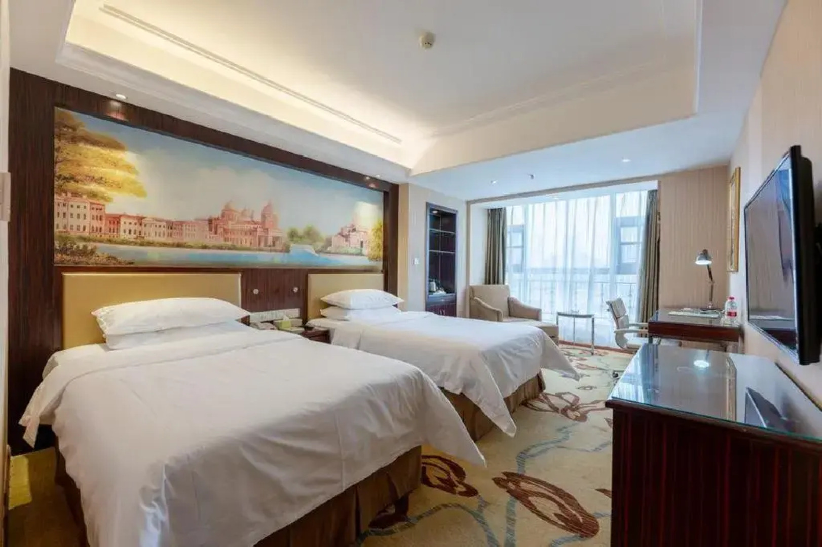 Vienna International Hotel (Zhumadian Huayuan Xuefu)