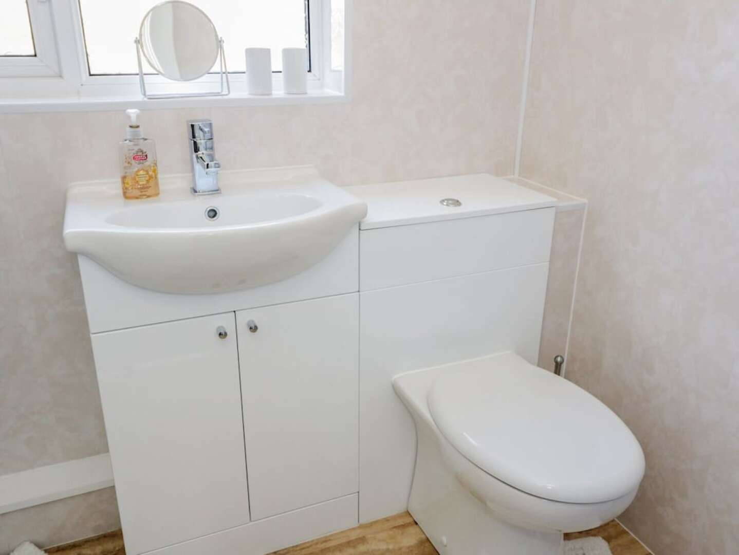 5 Ceirnioge Cottages