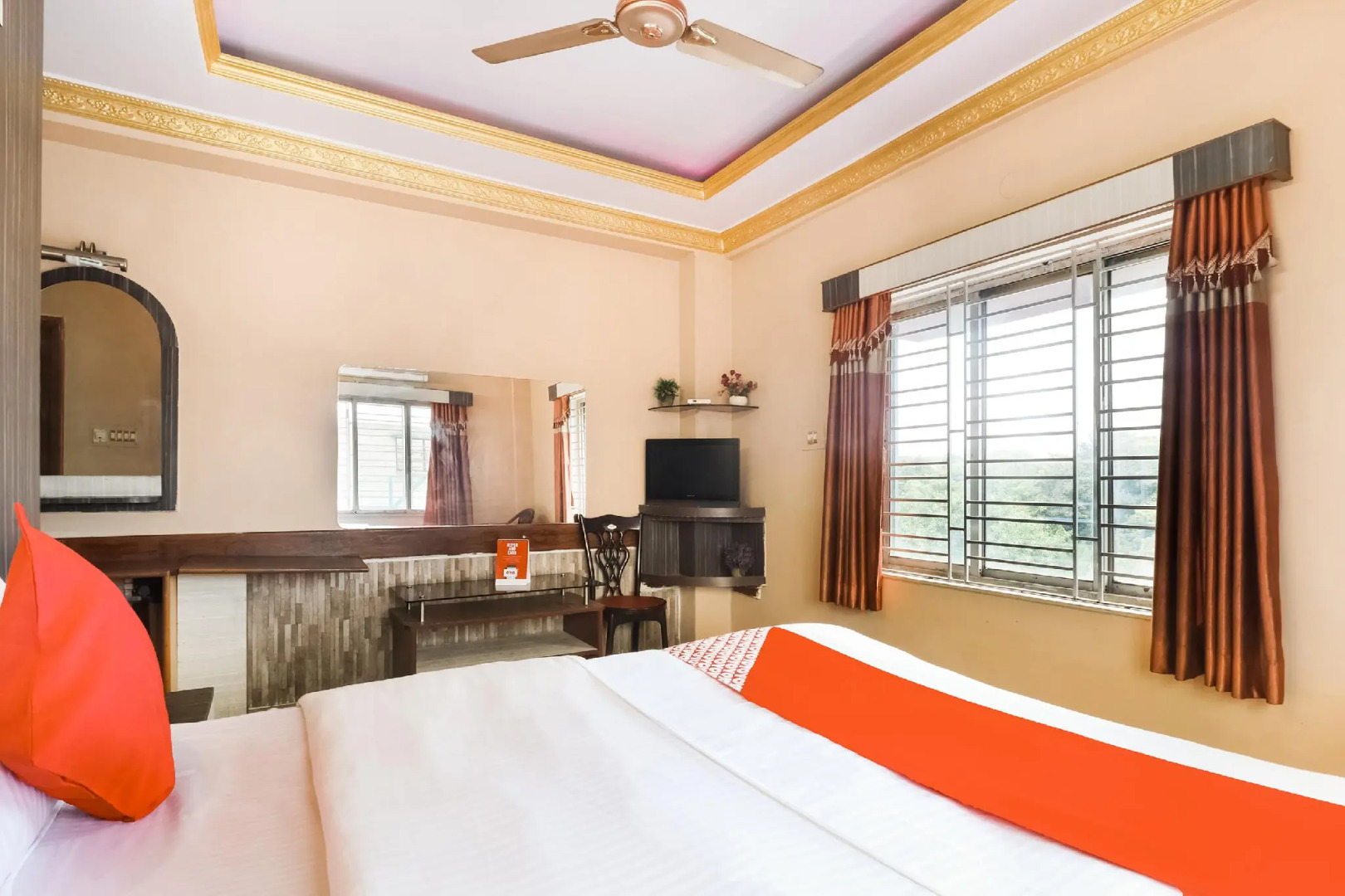 OYO 71174 Hotel Red Velvet