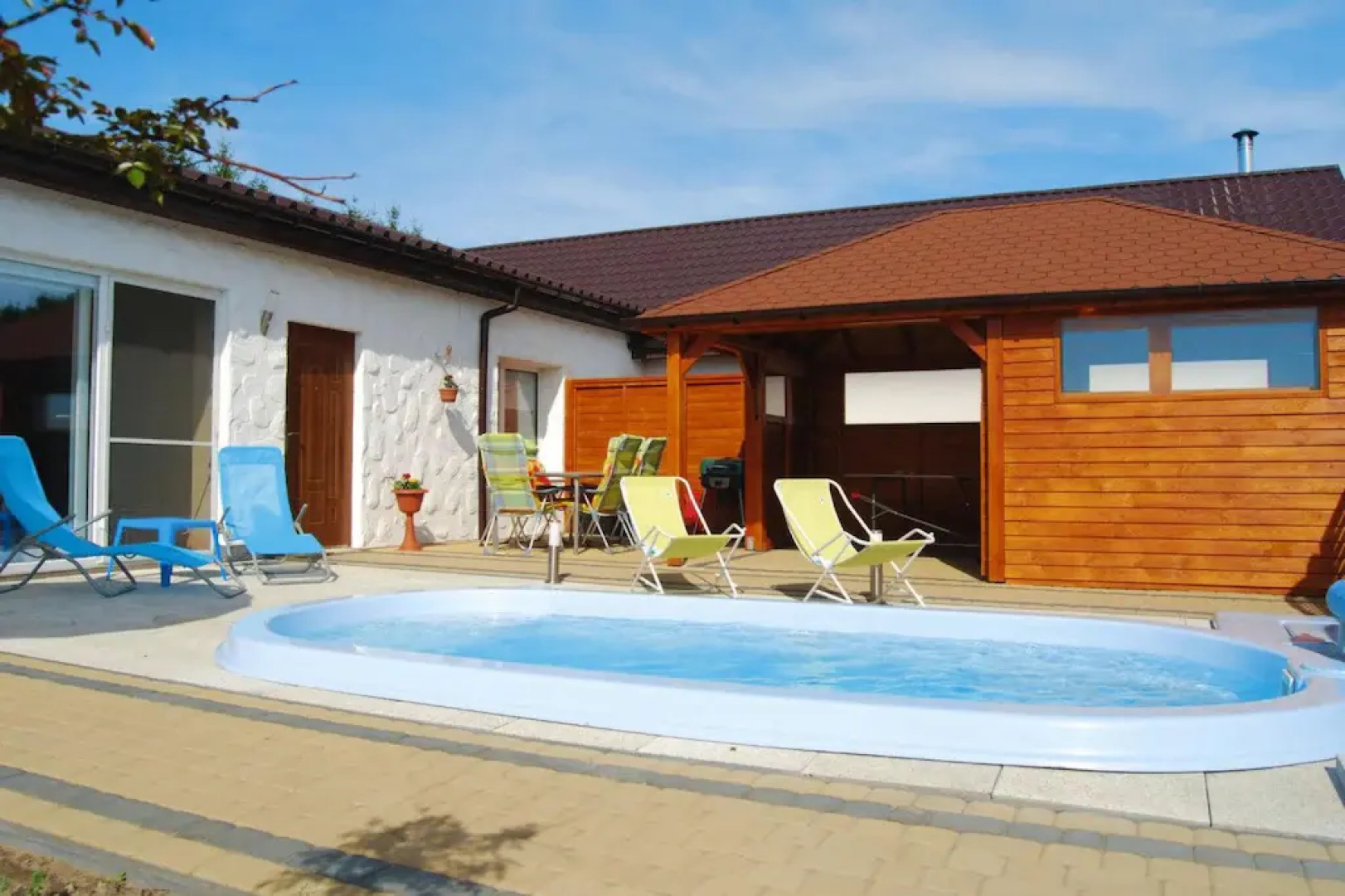 Terraced House With Pool and Sauna, Sieciemin