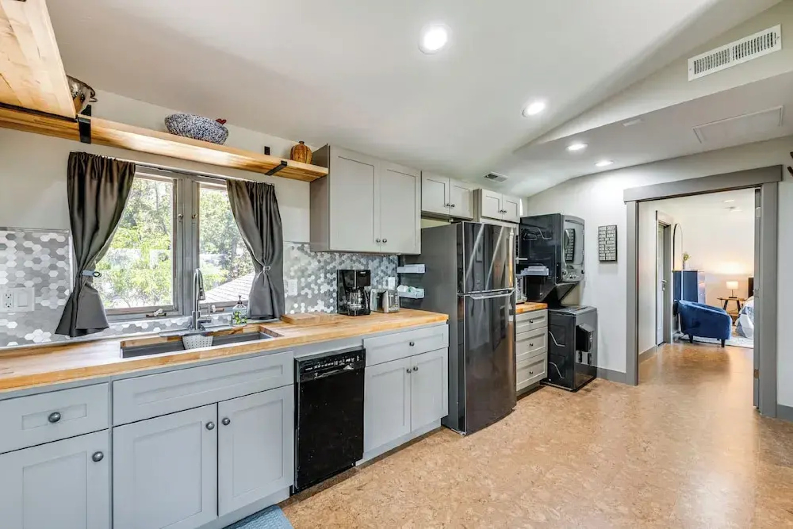 11 Mi to Snowbird Resort: Mtn-view Apt w/ Hot Tub