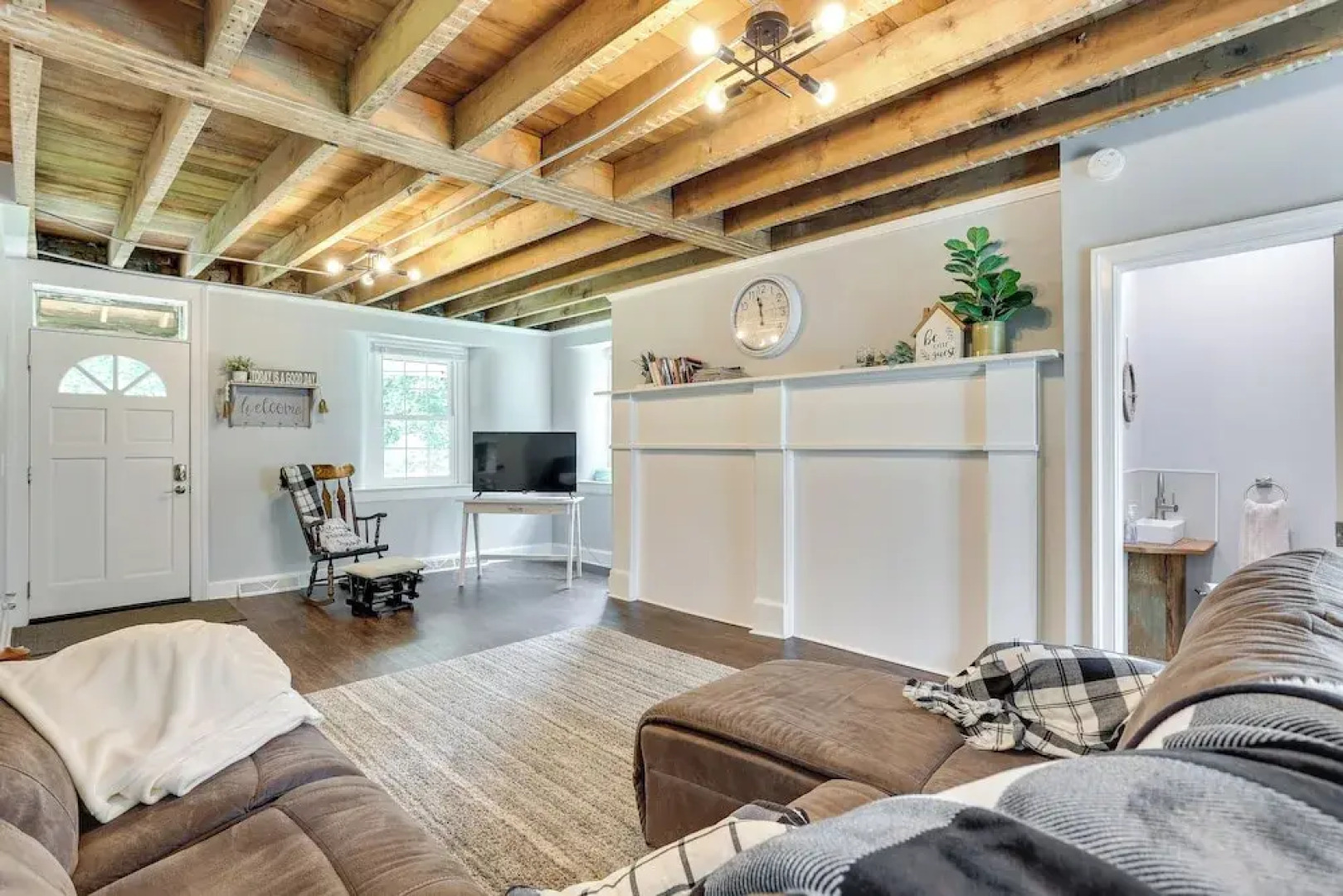 Large Historic Home in Pennsylvania Dutch Country!