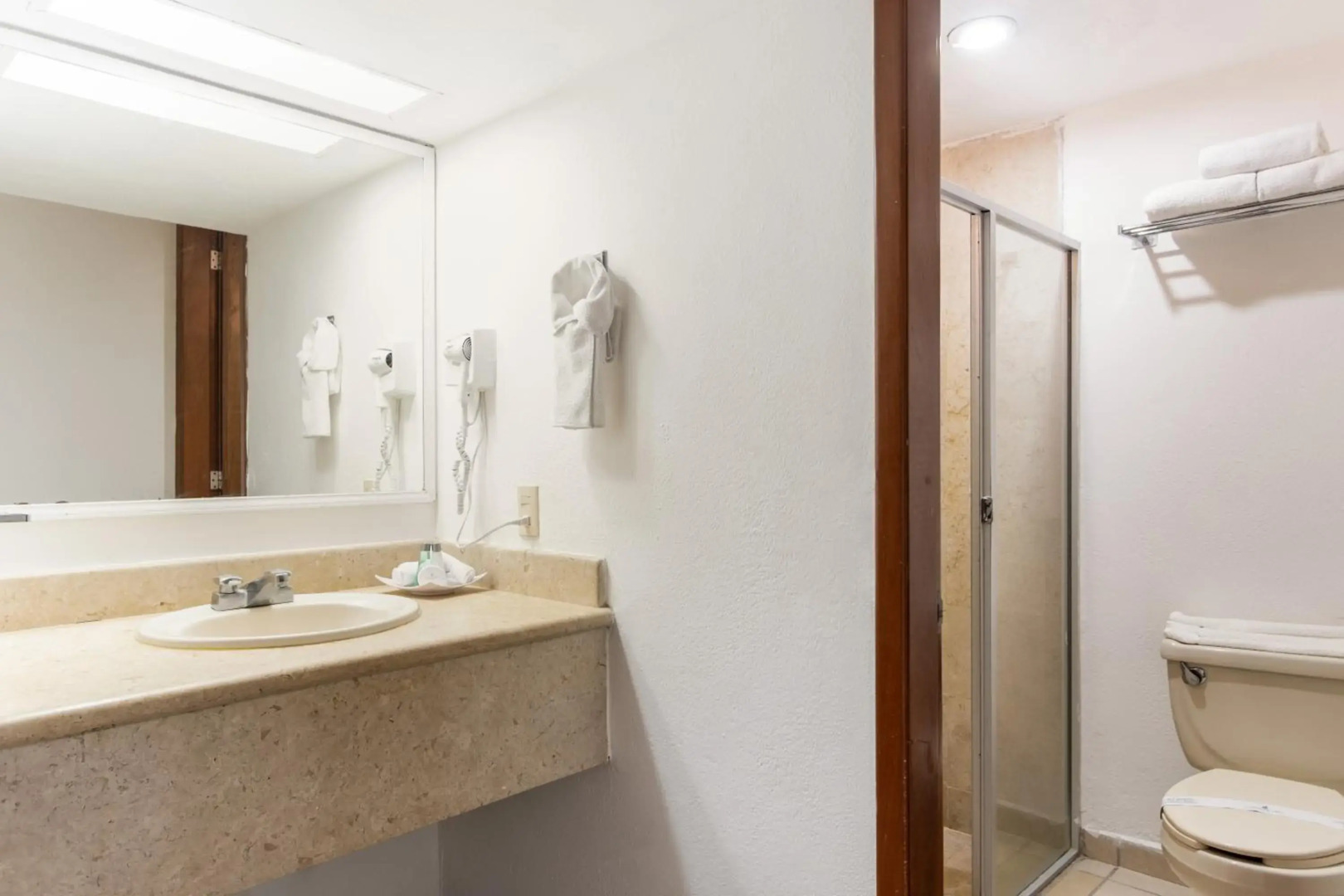 Costa De Oro Beach Hotel