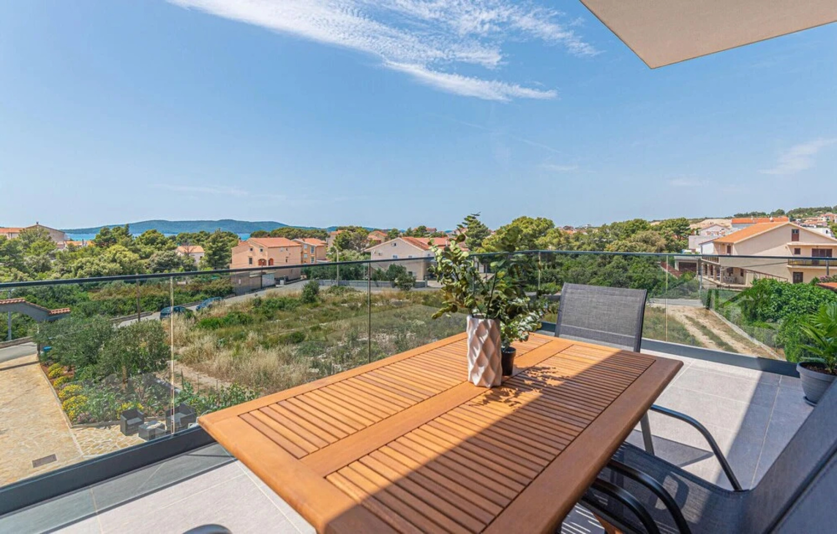 Beautiful Home in Brodarica With Wifi and 4 Bedrooms