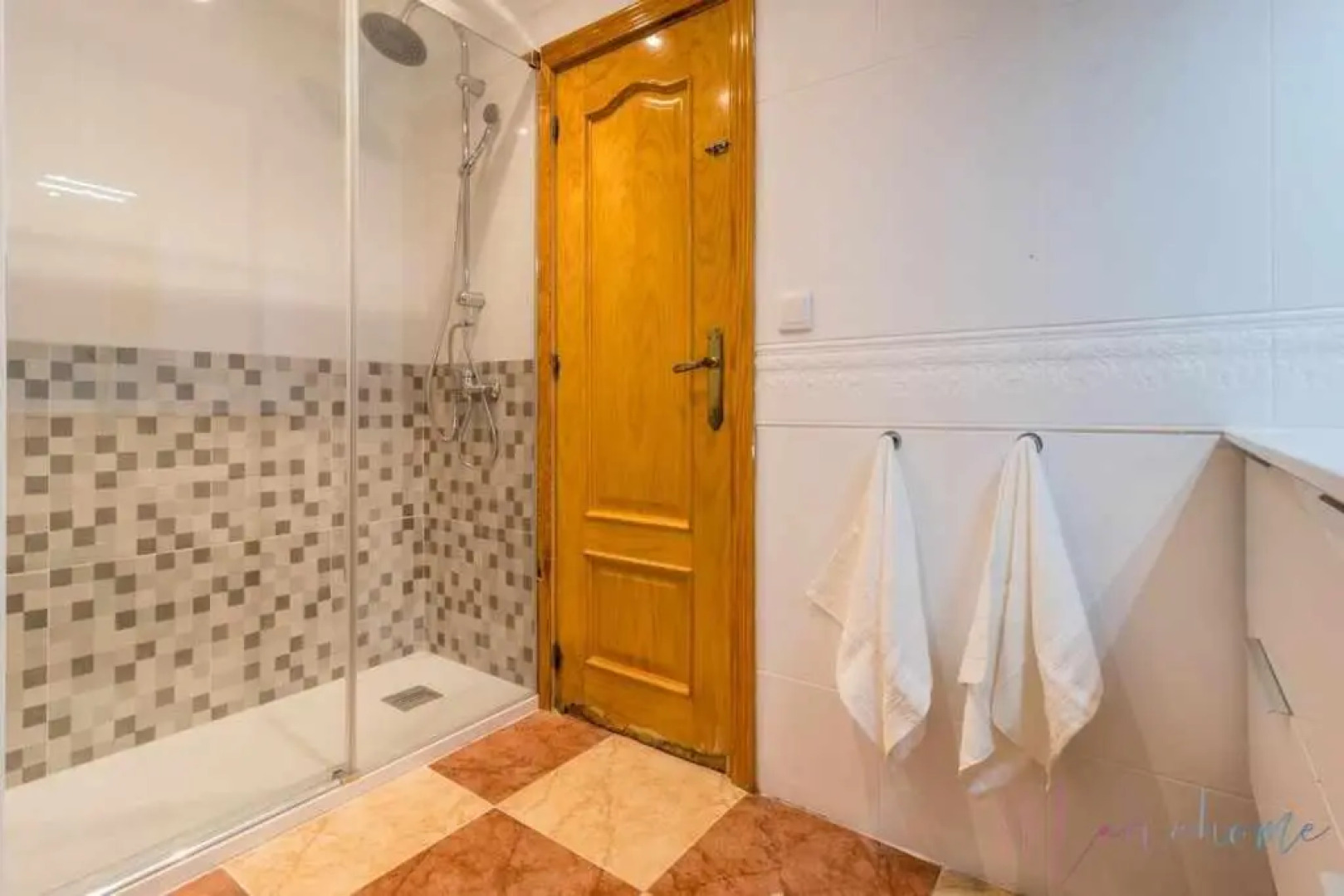 Suite con jacuzzi en el centro vistas y garaje