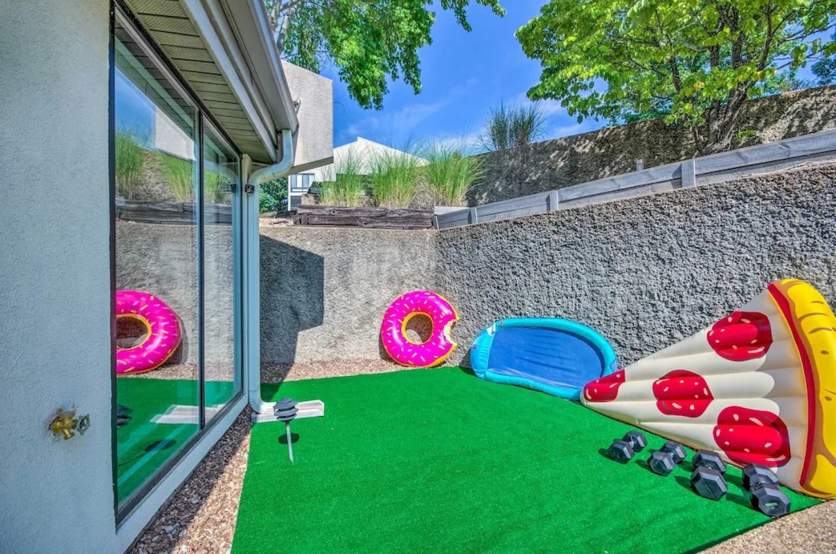 1 Mi to Lake of the Ozarks: Condo w/ Fire Pit!