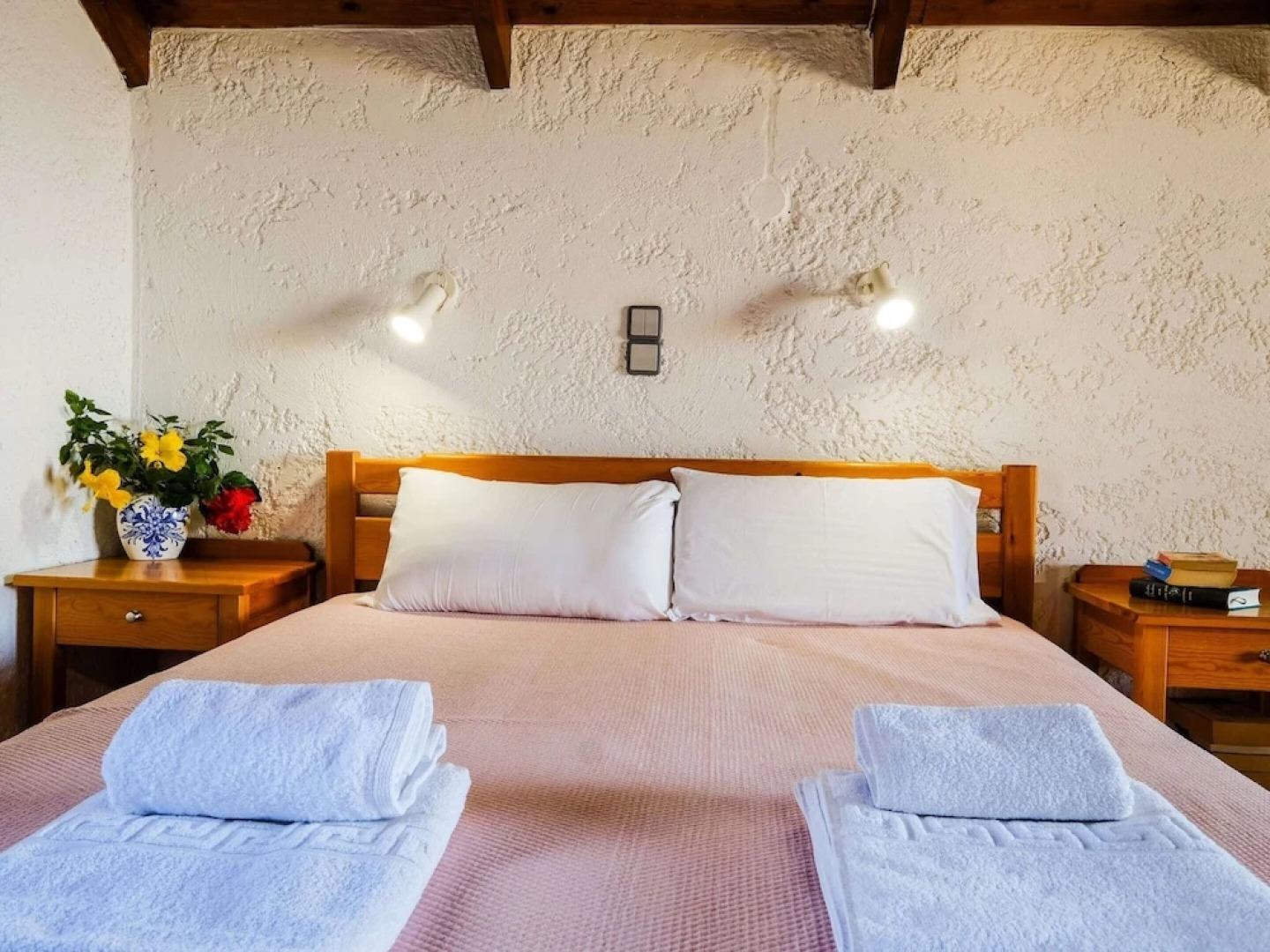 Pretty Holiday Home with Lotus Garden & Terrace near Sea Beach