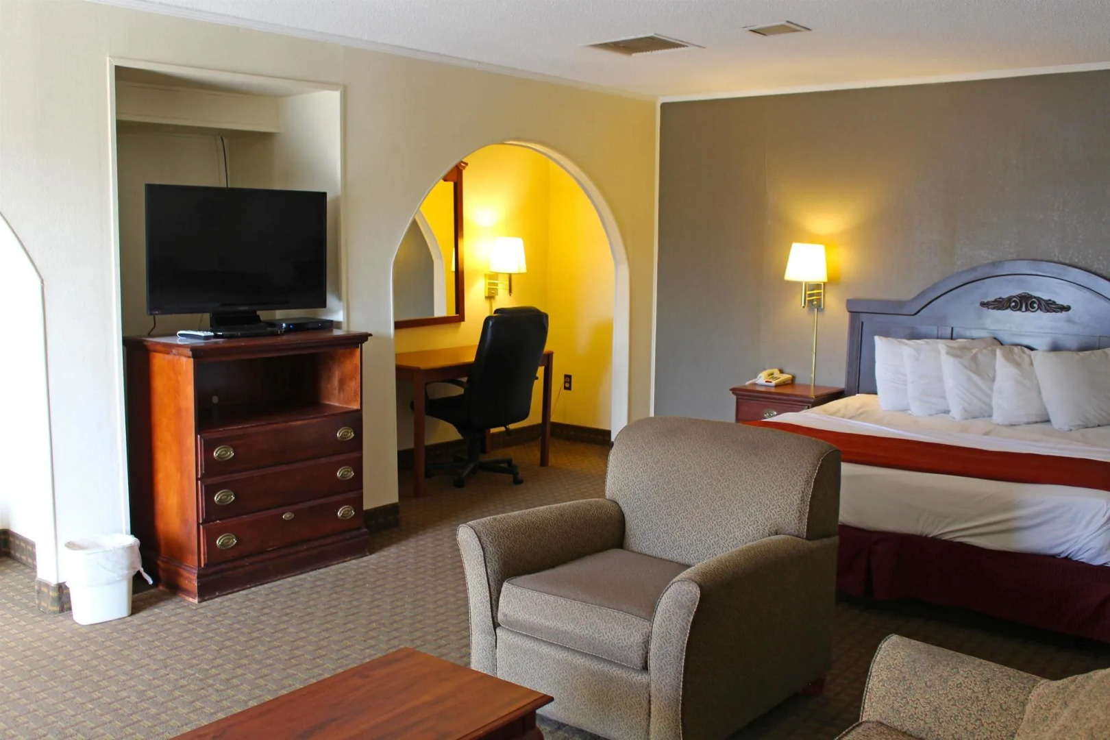 Lake View Inn & Suites