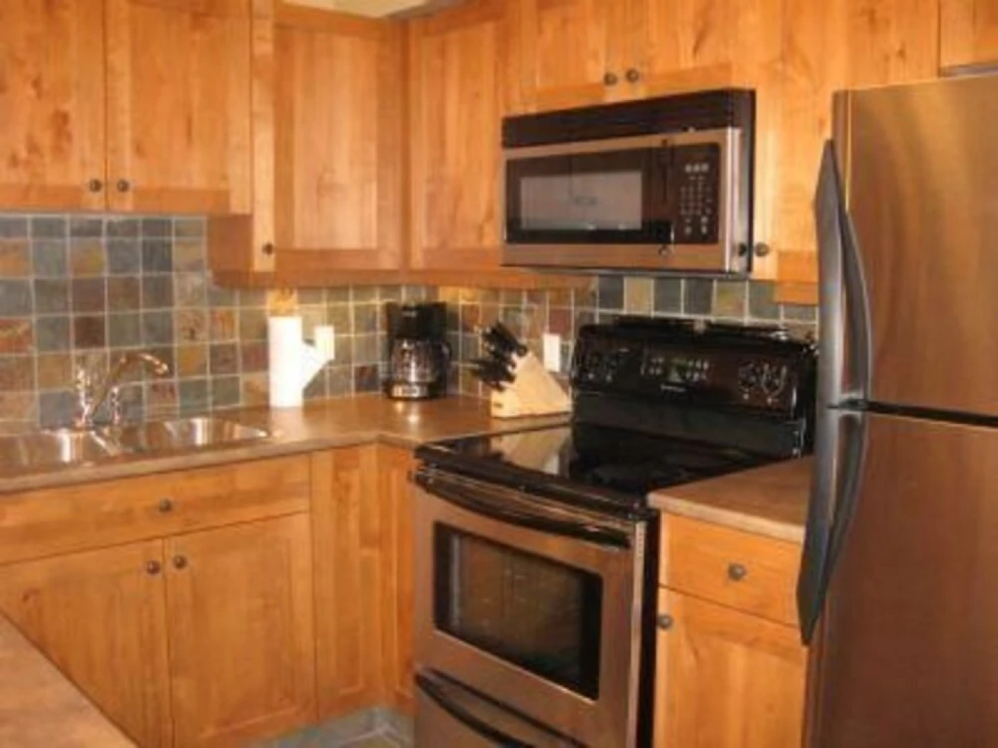 Sun Peaks Accommodation by Bear Country