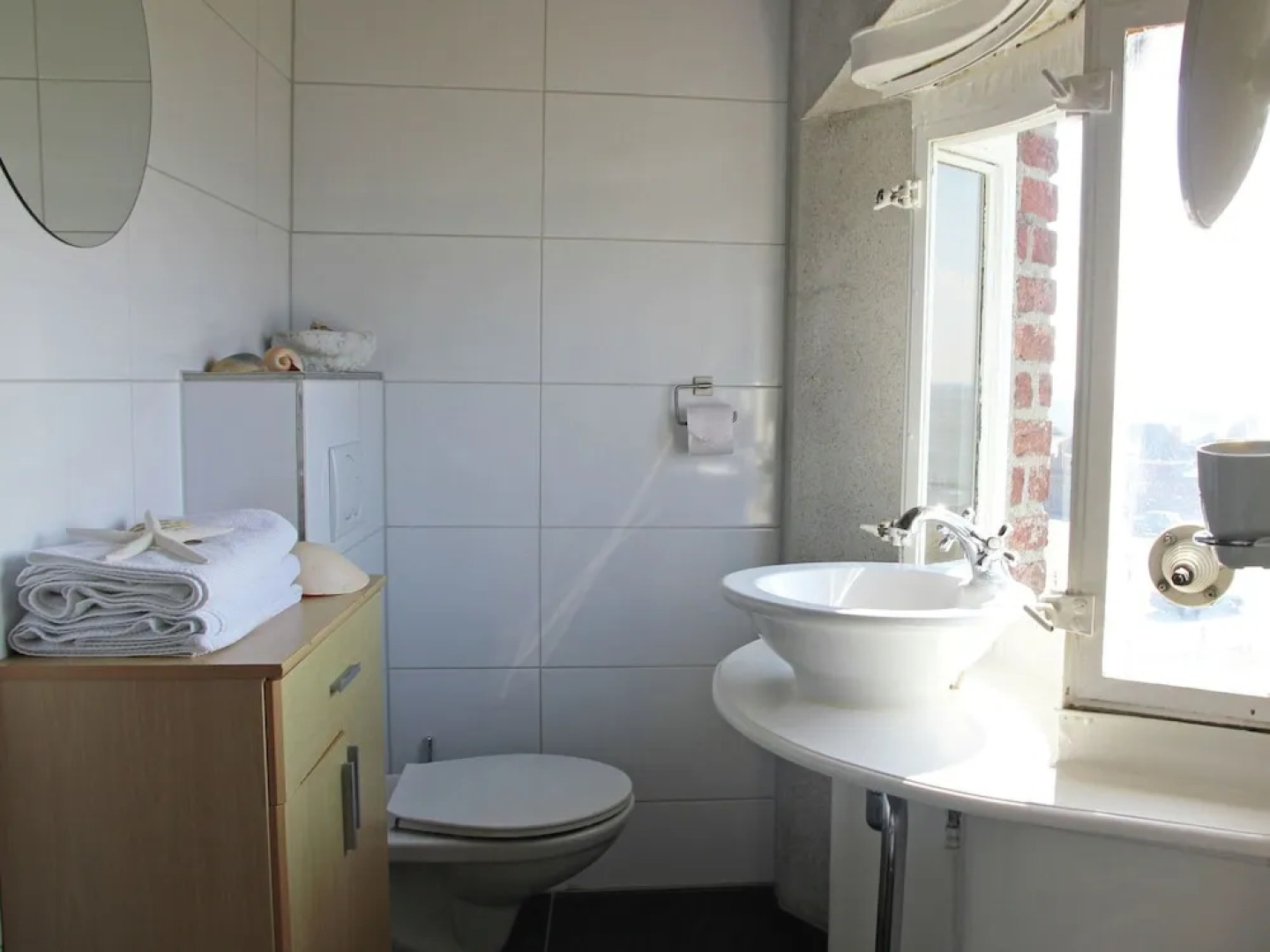 Vintage Holiday Home in Huisduinen near Sea Beach & Center