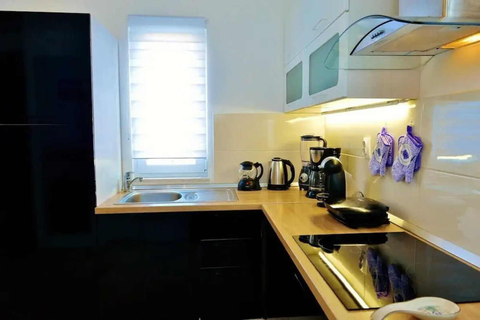 Villa Doris With Heated Pool gym and Kids Playground