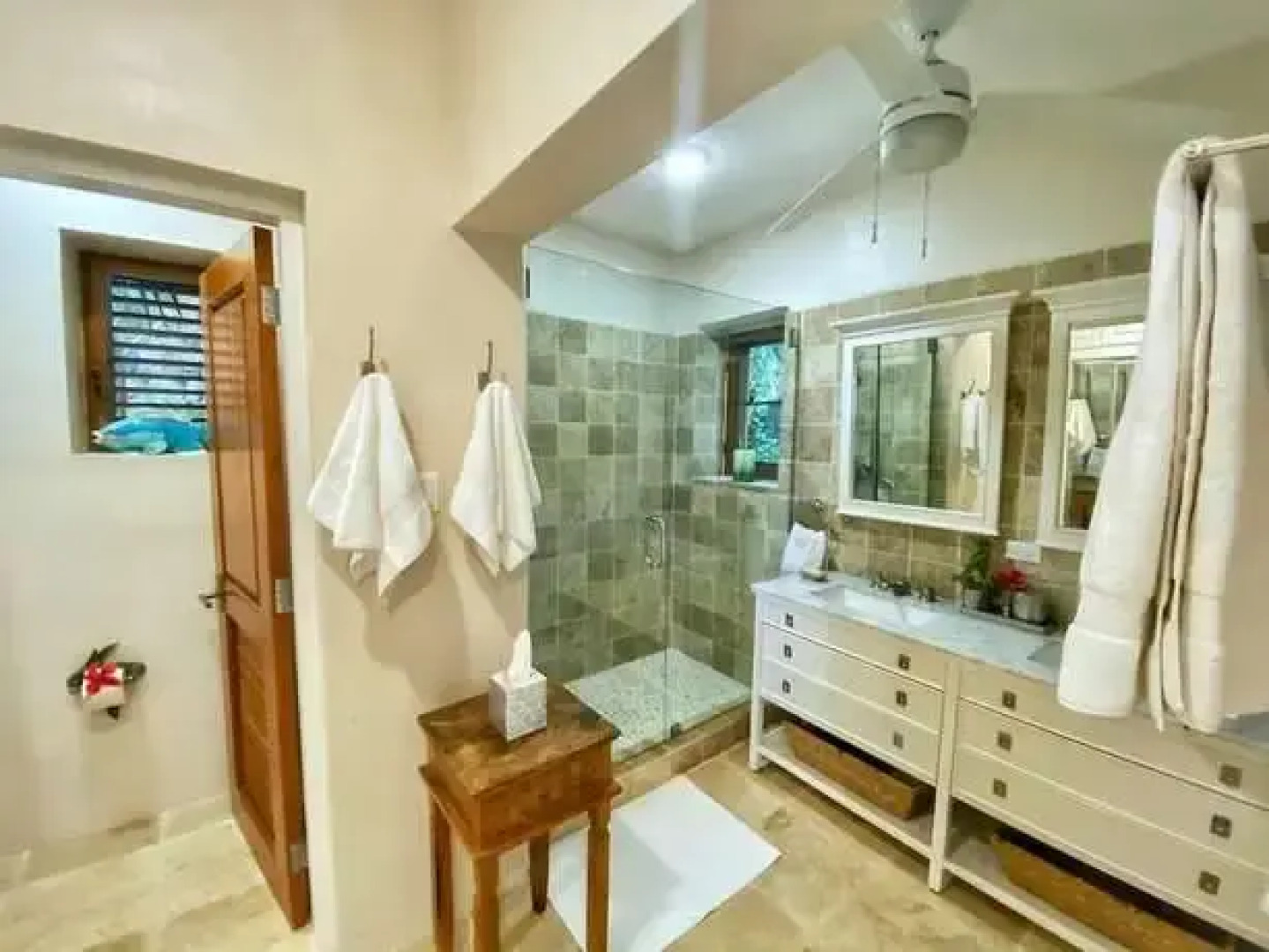 Luxury 7BR Waterfront Villa w Instaviews Boat