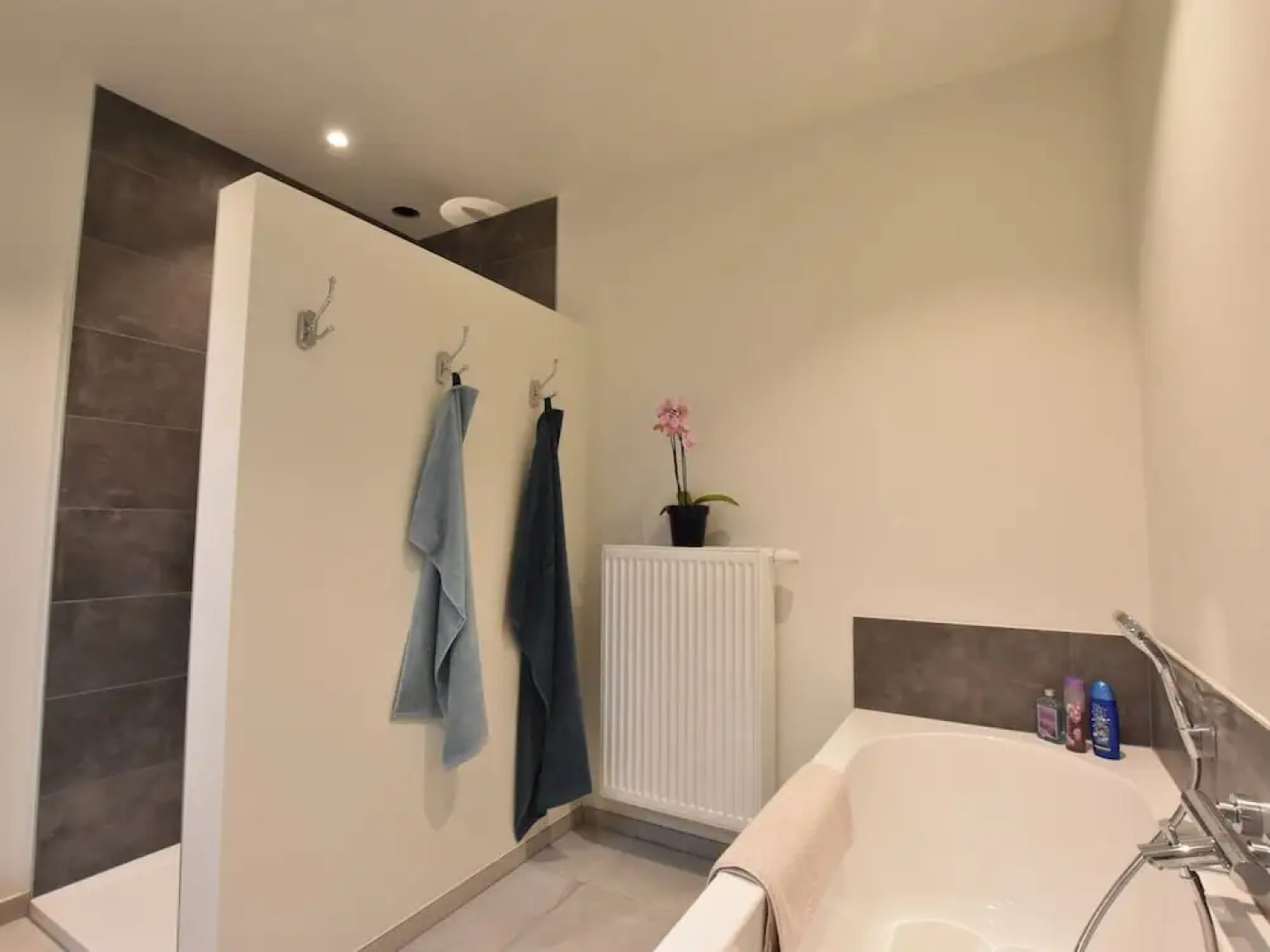 Tasteful Holiday Home in Sijsele-brugge With Garden